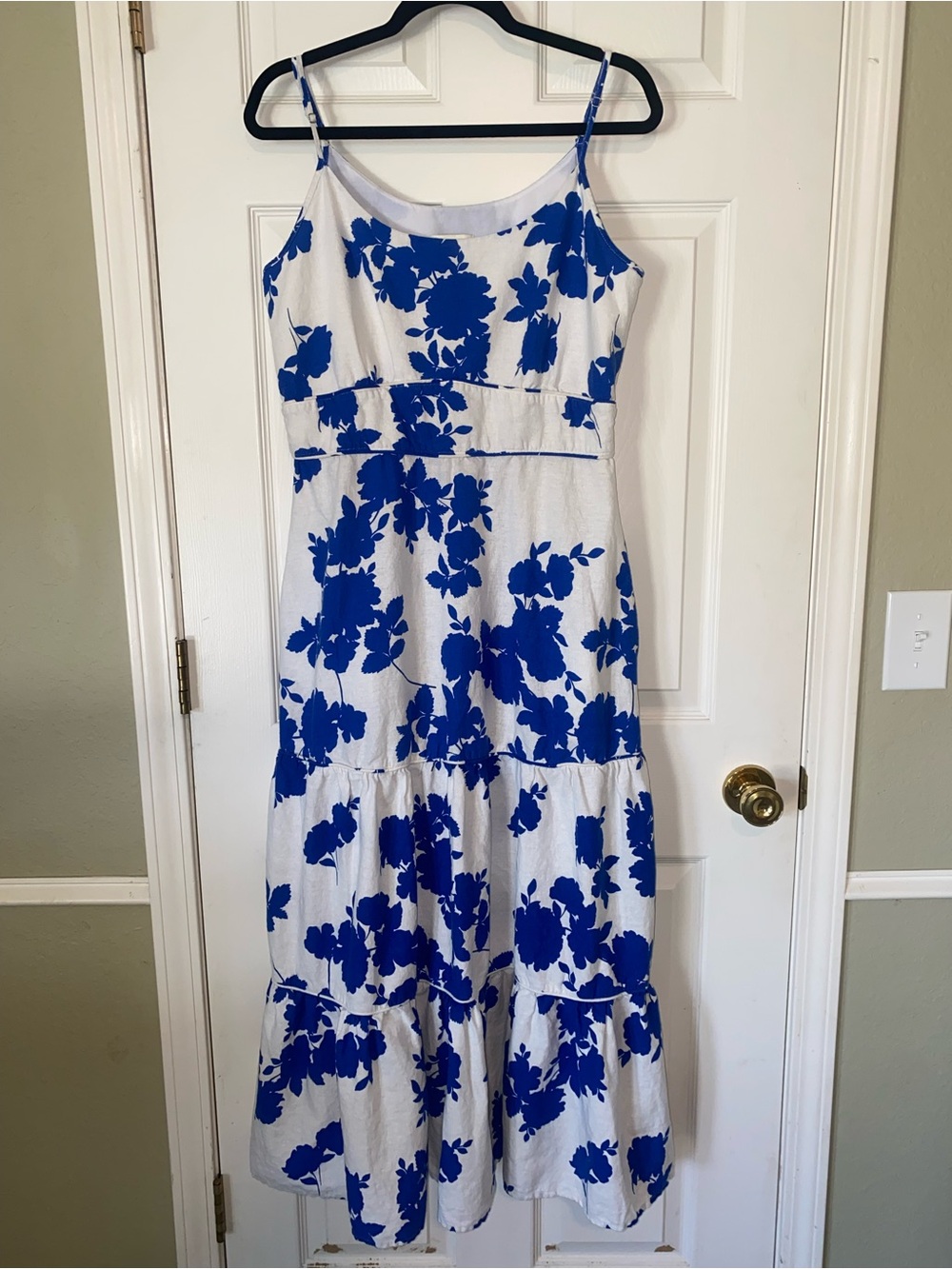 Cynthia Rowley Linen Blend Tiered White Maxi Dress with‎ Bold Blue Floral Print